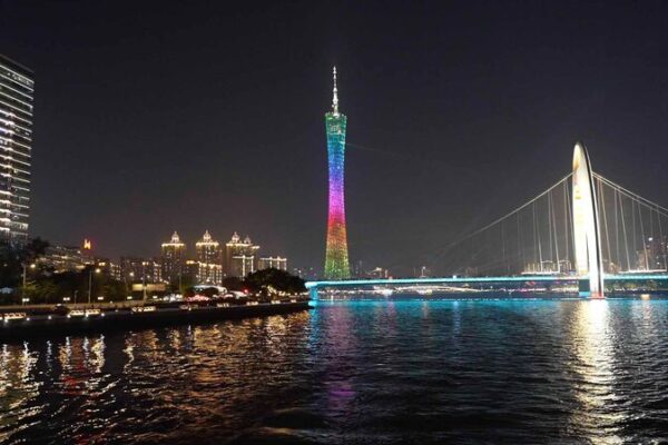 Vive la magia del atardecer en Guangzhou en la Torre de Cantón 🌇 Vive_la_magia_del_atardecer_en_Guangzhou_en_la_Torre_de_Canto_n__