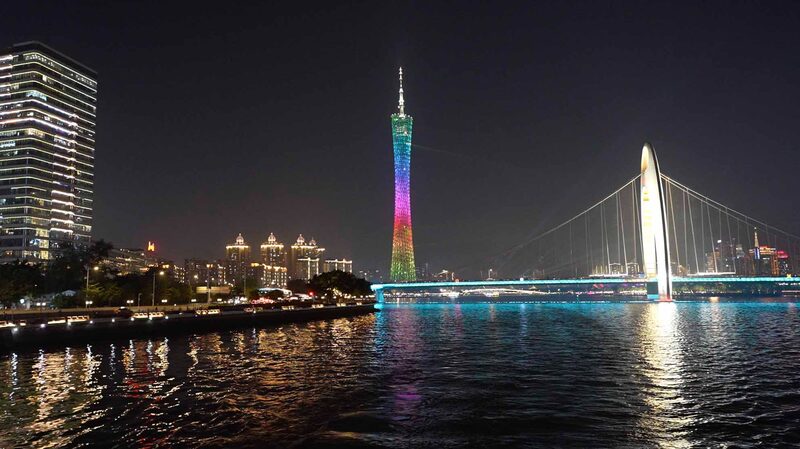 Vive_la_magia_del_atardecer_en_Guangzhou_en_la_Torre_de_Canto_n__