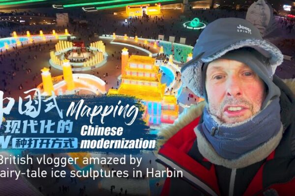 Vlogger británico asombrado por las esculturas de hielo de cuento de hadas en Harbin Vlogger_brita_nico_asombrado_por_las_esculturas_de_hielo_de_cuento_de_hadas_en_Harbin video poster