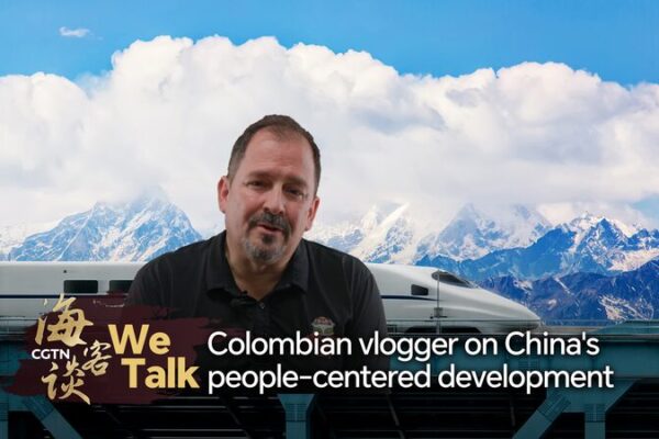 Vlogger colombiano destaca el desarrollo centrado en las personas de China a través del tren de alta velocidad 🚄 Vlogger_colombiano_destaca_el_desarrollo_centrado_en_las_personas_de_China_a_trave_s_del_tren_de_alta_velocidad__ video poster