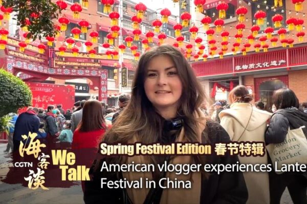 Vloguera_americana_Marissa_ilumina_el_Festival_de_los_Faroles_en_Wuhan video poster