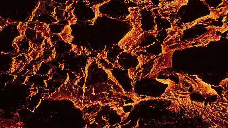 _Volca_n_entra_en_erupcio_n_cerca_de_la_capital_de_Islandia_por_de_cima_vez_desde_2021_ video poster