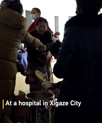 Voluntarios de Buen Corazón Entregan Comidas Calientes al Hospital de Xigaze Después del Terremoto Voluntarios_de_Buen_Corazo_n_Entregan_Comidas_Calientes_al_Hospital_de_Xigaze_Despue_s_del_Terremoto video poster