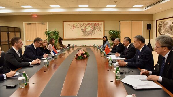 Vucic_de_Serbia_y_Wang_Yi_de_China_refuerzan_lazos__inquebrantables__en_NYC__