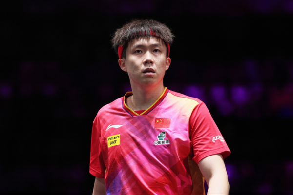 Wang Chuqin domina en Macao, avanza a la segunda ronda 🏓🔥 Wang_Chuqin_domina_en_Macao__avanza_a_la_segunda_ronda___