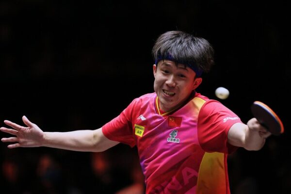 Wang_Chuqin_y_Wang_Manyu_de_China_avanzan_a_las_finales_de_WTT_en_emocionantes_partidos