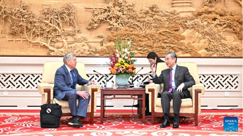 Wang_Yi_de_China_se_reu_ne_con_el_profesor_de_Harvard_Graham_Allison__Construyendo_Puentes__