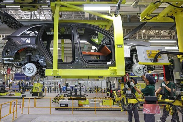 Wang_Yi_insta_a_Francia_a_impulsar_relaciones_econo_micas_positivas_entre_China_y_la_UE