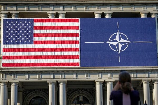 Wang_Yi_llama_a_apoyar_el_libre_comercio_y_critica_a_la_OTAN_en_charla_con_el_canciller_holande_s_____