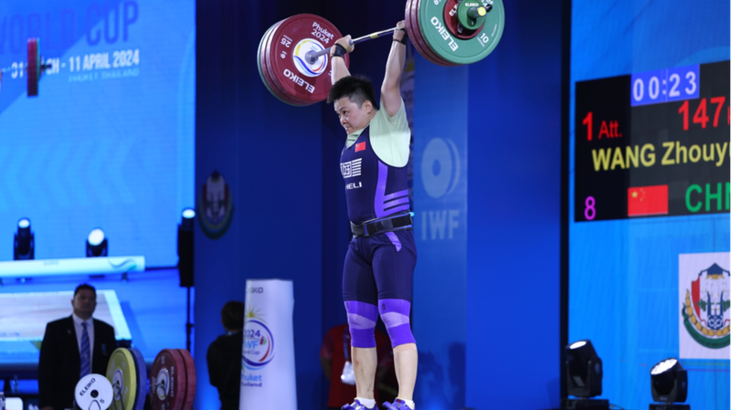 Wang_Zhouyu_de_China_brilla_con_tres_platas_en_la_Copa_Mundial_de_la_IWF______