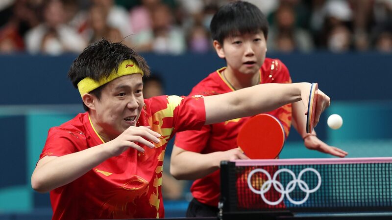 Wang_y_Sun_de_China_llegan_a_la_final_de_dobles_mixtos_de_tenis_de_mesa_en_Pari_s_2024