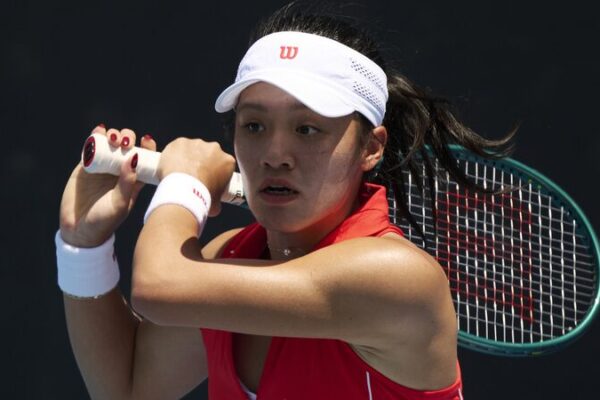 Wei Sijia de China a un triunfo de entrar al cuadro principal del Abierto de Australia 🎾 Wei_Sijia_de_China_a_un_triunfo_de_entrar_al_cuadro_principal_del_Abierto_de_Australia__