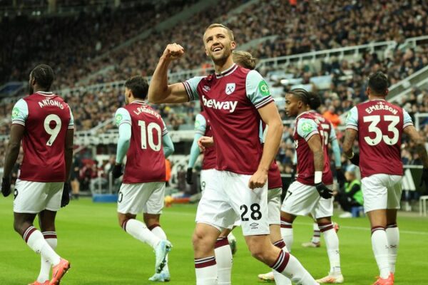 West Ham sorprende al derrotar 2-0 al Newcastle y alivia presión sobre Lopetegui West_Ham_sorprende_al_derrotar_2_0_al_Newcastle_y_alivia_presio_n_sobre_Lopetegui