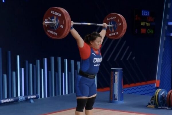 Wu Yan brilla intensamente: ¡Triple oro en el Campeonato Mundial de Halterofilia 🌟! Wu_Yan_brilla_intensamente___Triple_oro_en_el_Campeonato_Mundial_de_Halterofilia___