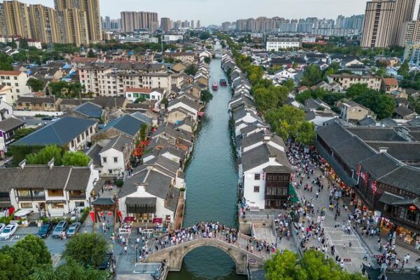 Wuxi: La joya escondida de China que se transforma en un gigante tecnológico 💎🚀 Wuxi__La_joya_escondida_de_China_que_se_transforma_en_un_gigante_tecnolo_gico___