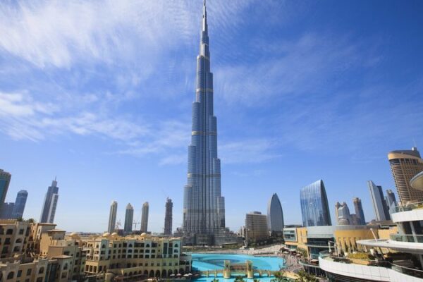 Xi_Jinping_anima_a_jo_venes_estudiantes_de_EAU_a_ser_embajadores_de_la_amistad_China_EAU