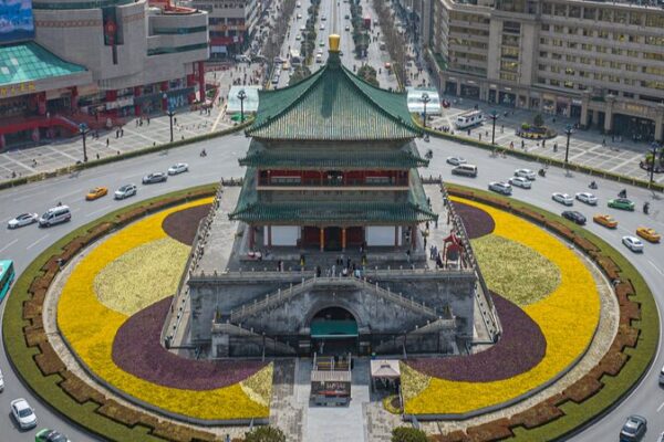 Xi_Jinping_da_ca_lida_bienvenida_a_turistas_estadounidenses_en_la_Cumbre_de_Turismo_China_EE__UU_