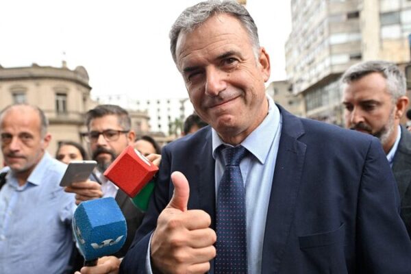 Xi Jinping felicita al nuevo líder de Uruguay Yamandú Orsi 🎉 Xi_Jinping_felicita_al_nuevo_li_der_de_Uruguay_Yamandu__Orsi__