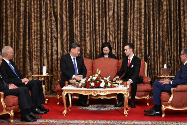 🤝 Xi Jinping fortalece lazos con el príncipe heredero de Marruecos en Casablanca __Xi_Jinping_fortalece_lazos_con_el_pri_ncipe_heredero_de_Marruecos_en_Casablanca