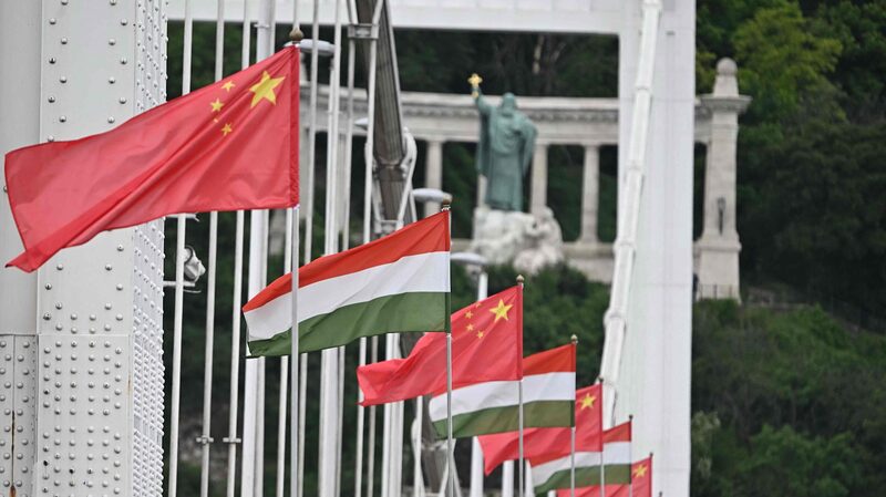 _Xi_Jinping_llega_a_Hungri_a_para_fortalecer_lazos_internacionales______ video poster