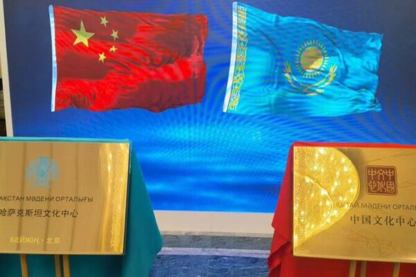 Xi Jinping y Tokayev inauguran nueva sucursal de BLCU en Astana, fortaleciendo lazos culturales 🇰🇿🇨🇳 Xi_Jinping_y_Tokayev_inauguran_nueva_sucursal_de_BLCU_en_Astana__fortaleciendo_lazos_culturales_____