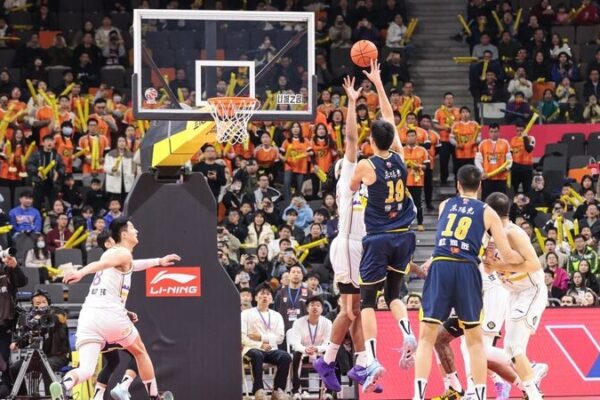 ¡Xu Xin anota el tiro ganador y Guangdong extiende su racha a seis victorias consecutivas! 🏀🔥 _Xu_Xin_anota_el_tiro_ganador_y_Guangdong_extiende_su_racha_a_seis_victorias_consecutivas____