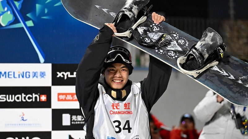 Yang_Wenlong_se_eleva_al_bronce_en_la_Copa_Mundial_de_Snowboard_Big_Air_en_Peki_n__ video poster