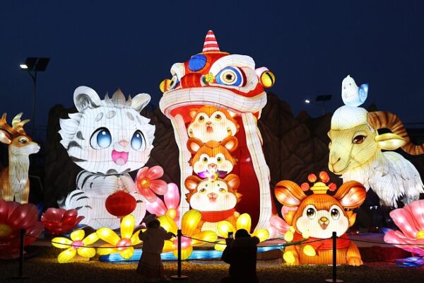 Yinchuan brilla con una espectacular exhibición de linternas 🌟 Yinchuan_brilla_con_una_espectacular_exhibicio_n_de_linternas__