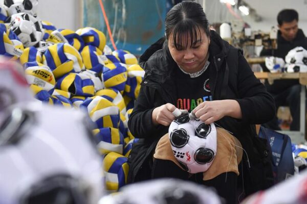 Yiwu__la_capital_china_de_los_pequen_os_productos__vibrante_ante_los_Juegos_Oli_mpicos_de_Pari_s video poster