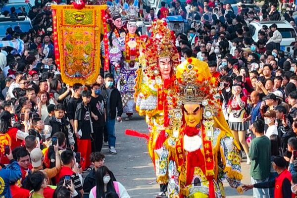 Youshen__El_vibrante_desfile_de__Dioses_Errantes__que_cautiva_a_la_juventud_china