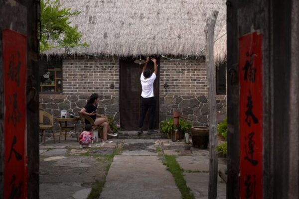 Yu Haiyang: Creando la estancia más hogareña en su aldea pesquera Yu_Haiyang__Creando_la_estancia_ma_s_hogaren_a_en_su_aldea_pesquera video poster