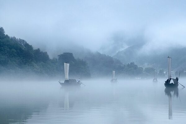 Yunhe Lake: La belleza nebulosa que cautiva en China oriental Yunhe_Lake__La_belleza_nebulosa_que_cautiva_en_China_oriental video poster