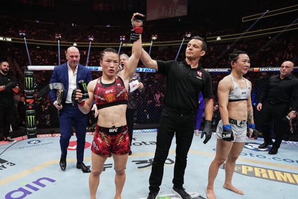 Zhang_Weili_defiende_el_ti_tulo_en_un_e_pico_combate_totalmente_chino_en_UFC_300