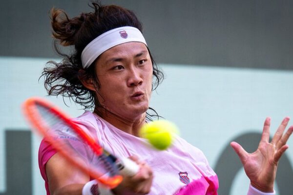 Zhang_Zhizhen_de_China_hace_historia_en_Wimbledon_a_pesar_de_su_salida_en_semifinales_de_Halle__