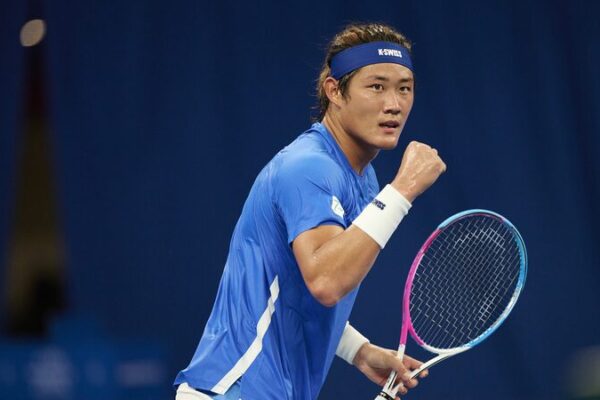 Zhang_Zhizhen_de_China_triunfa_en_e_pico_regreso_en_el_ATP_Hangzhou_Open
