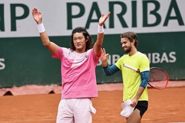 Zhang Zhizhen y Tomas Machac avanzan a los octavos de final de dobles del Abierto de Francia 🎾 Zhang_Zhizhen_y_Tomas_Machac_avanzan_a_los_octavos_de_final_de_dobles_del_Abierto_de_Francia__