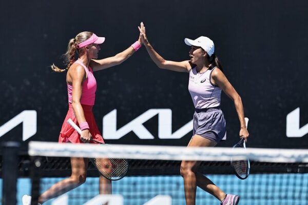 ¡Zhang y Mladenovic avanzan a los octavos de final de dobles femeninos del Abierto de Australia 🎾🔥 _Zhang_y_Mladenovic_avanzan_a_los_octavos_de_final_de_dobles_femeninos_del_Abierto_de_Australia___