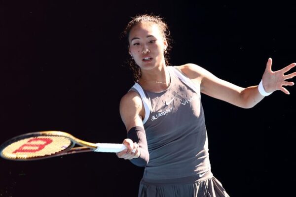 Zheng Qinwen domina a Svitolina en partido de caridad en Melbourne 🎾 Zheng_Qinwen_domina_a_Svitolina_en_partido_de_caridad_en_Melbourne__