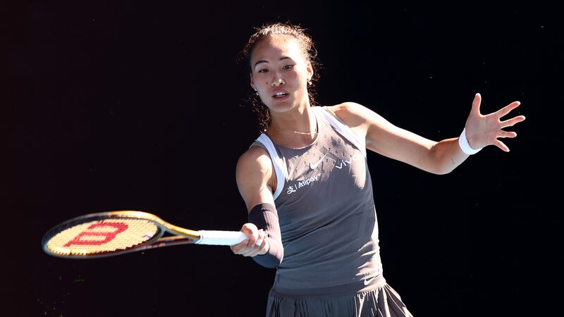 Zheng_Qinwen_domina_a_Svitolina_en_partido_de_caridad_en_Melbourne__