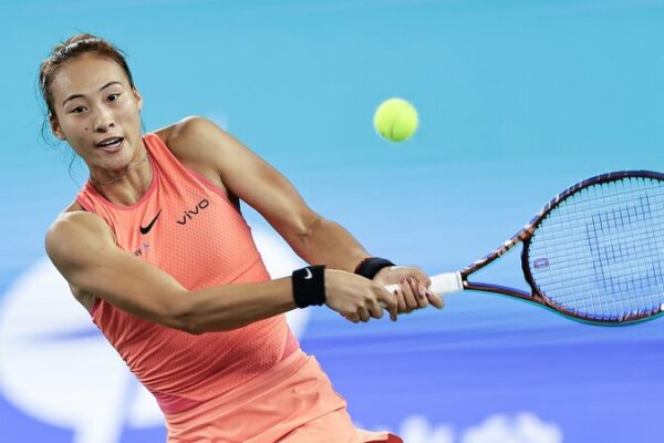 Zheng Qinwen lista para enfrentarse a Aryna Sabalenka en la final del Wuhan Open 🎾🔥 Zheng_Qinwen_lista_para_enfrentarse_a_Aryna_Sabalenka_en_la_final_del_Wuhan_Open___
