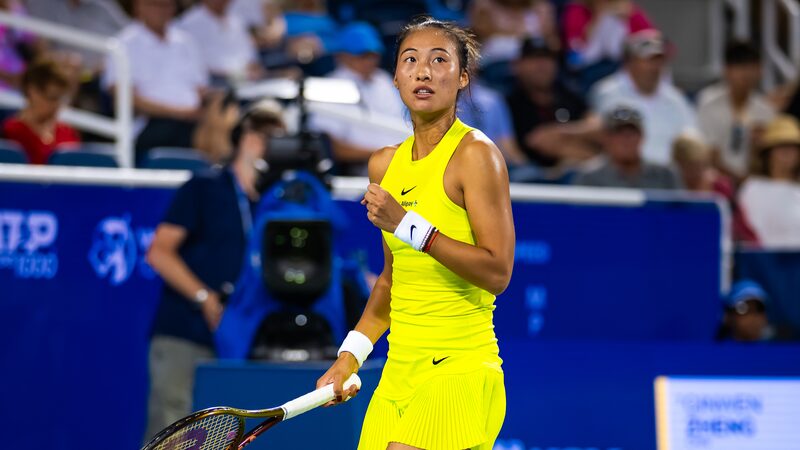 Zheng_Qinwen_se_prepara_para_el_enfrentamiento_del_U_S__Open_con_Anisimova___