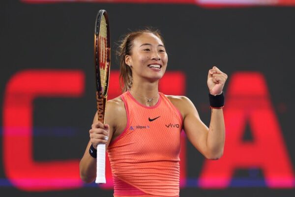 Zheng Qinwen triunfa sobre Paolini y establece una semifinal china en Wuhan 🎾 Zheng_Qinwen_triunfa_sobre_Paolini_y_establece_una_semifinal_china_en_Wuhan__