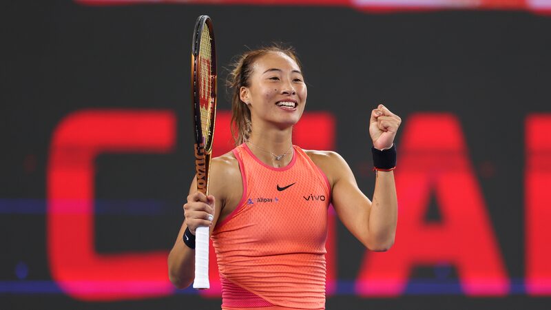 Zheng_Qinwen_triunfa_sobre_Paolini_y_establece_una_semifinal_china_en_Wuhan__