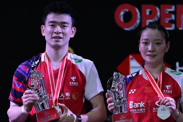 ¡Zheng y Huang vuelven al ataque en busca del oro en París! 🏸✨ _Zheng_y_Huang_vuelven_al_ataque_en_busca_del_oro_en_Pari_s____ video poster