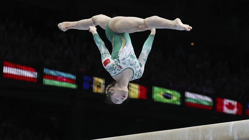 Zhou_Yaqin__La_nueva_estrella_de_la_gimnasia_arti_stica_que_brilla_con_esfuerzo_y_talento
