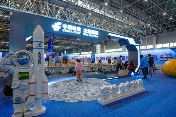 Zhuhai Aerospace Land: Un Destino Estelar para Entusiastas del Espacio 🌌🚀 Zhuhai_Aerospace_Land__Un_Destino_Estelar_para_Entusiastas_del_Espacio___