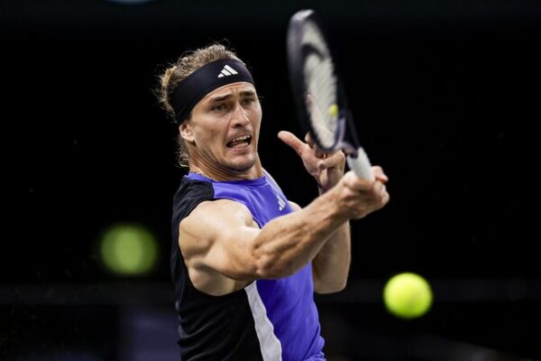 Zverev_elimina_a_Tsitsipas_y_lo_deja_fuera_de_las_ATP_Finals___