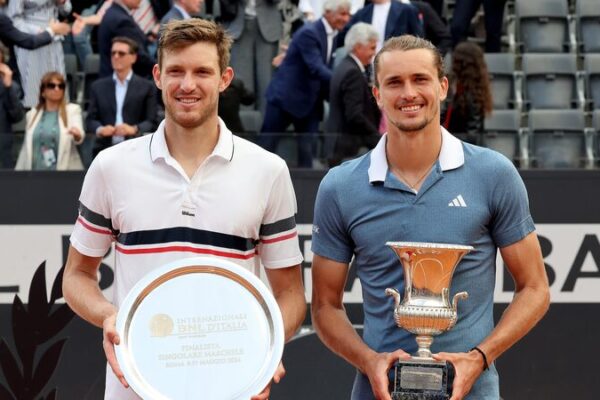 Zverev_logra_un_regreso_e_pico_para_ganar_el_Abierto_de_Italia_contra_Jarry___