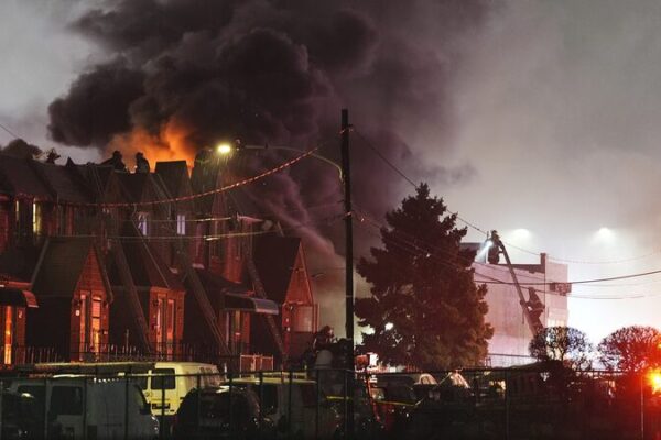 Accidente de Avión Provoca Gran Incendio en un Barrio del Noreste de Filadelfia 🔥 Accidente_de_Avio_n_Provoca_Gran_Incendio_en_un_Barrio_del_Noreste_de_Filadelfia__