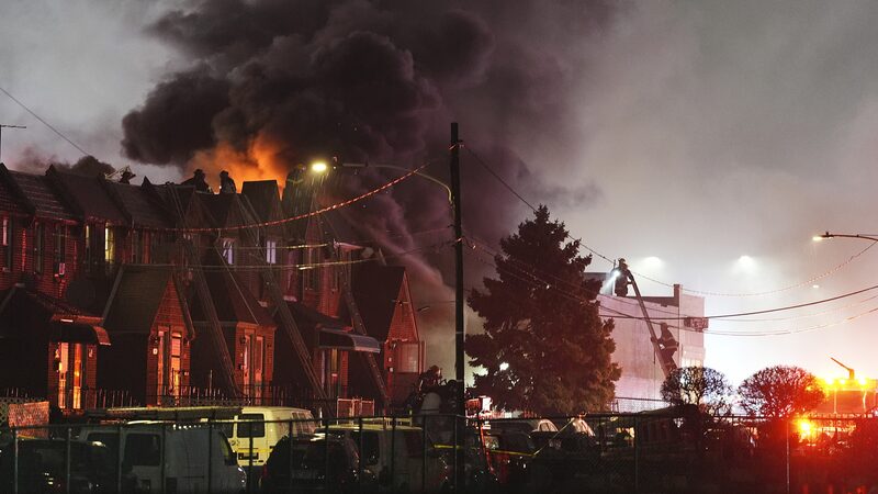 Accidente_de_Avio_n_Provoca_Gran_Incendio_en_un_Barrio_del_Noreste_de_Filadelfia__